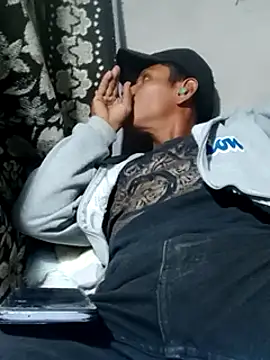 Snapshot of Moreno1813 chatting on March 2025 06:31:01 AM Moreno1813 online show from March 2025 06:31:01 AM