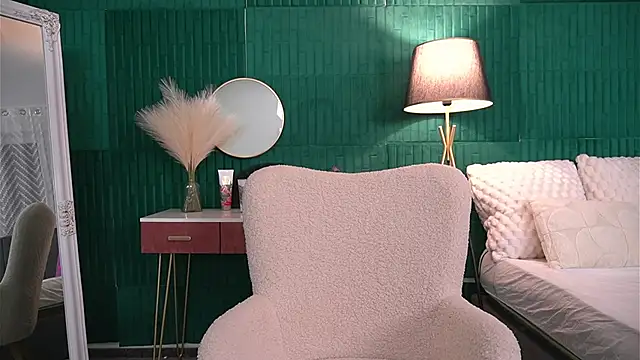 Snapshot of HaileyMoonn chatting on December 2025 04:46:02 AM HaileyMoonn online show from December 2025 04:46:02 AM