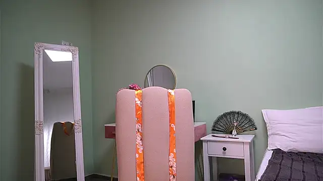 Snapshot of HaileyMoonn chatting on October 2025 04:11:02 AM HaileyMoonn online show from October 2025 04:11:02 AM