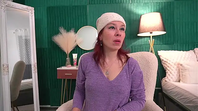 Snapshot of HaileyMoonn chatting on November 2025 04:13:01 AM HaileyMoonn online show from November 2025 04:13:01 AM