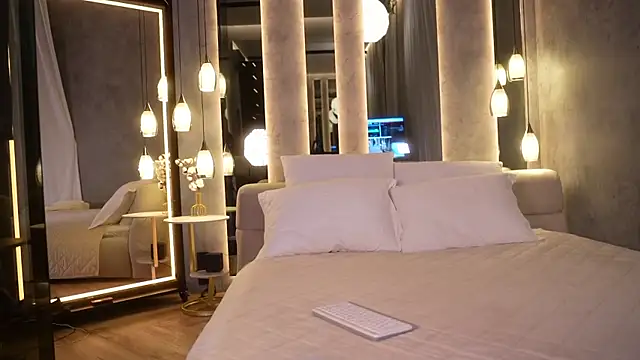 NovaMaria online show from December 2025 01:15:01 PM