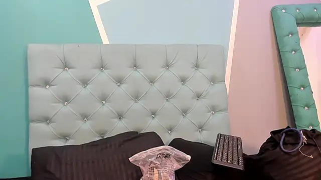 Snapshot of AlondraFerri1 chatting on January 2025 07:20:01 PM AlondraFerri1 online show from January 2025 07:20:01 PM