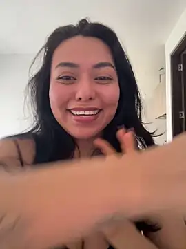Snapshot of PetitLumiere chatting on February 2025 09:00:01 PM PetitLumiere online show from February 2025 09:00:01 PM