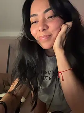 Snapshot of PetitLumiere chatting on October 2025 04:05:02 AM PetitLumiere online show from October 2025 04:05:02 AM