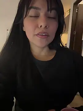 Snapshot of PetitLumiere chatting on February 2025 01:26:01 AM PetitLumiere online show from February 2025 01:26:01 AM