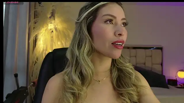 Ammy Castro online show from November 2025 09:30:01 PM