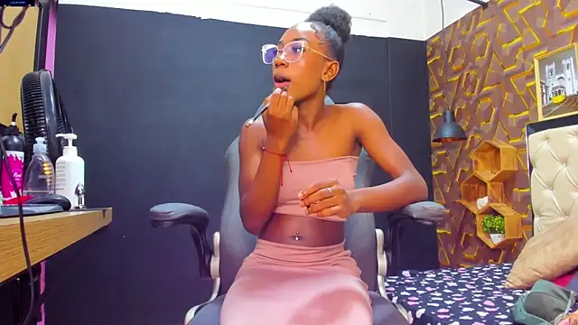 Snapshot of deyy_madissonn chatting on January 2025 08:24:01 PM deyy madissonn online show from January 2025 08:24:01 PM