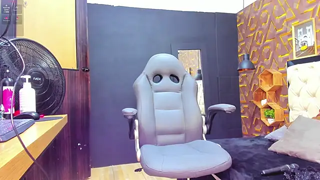 deyy madissonn online show from February 2025 07:02:02 PM