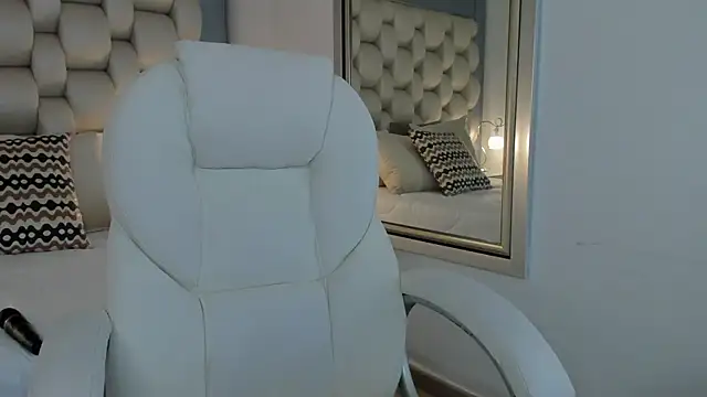 Snapshot of Helleamazing chatting on March 2025 06:24:01 AM Helleamazing online show from March 2025 06:24:01 AM