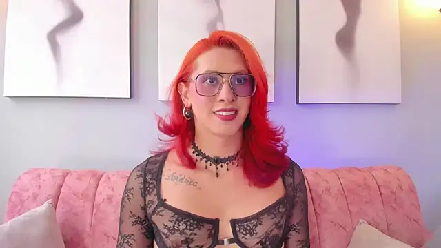 Juliana Saenzz online show from October 2025 01:37:02 PM