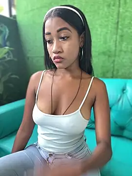 Snapshot of AleezaFrench chatting on February 2025 01:46:02 PM AleezaFrench online show from February 2025 01:46:02 PM