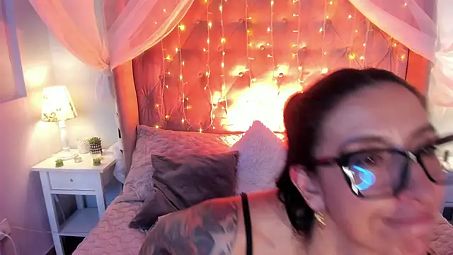 kira moon   online show from March 2025 08:32:01 PM