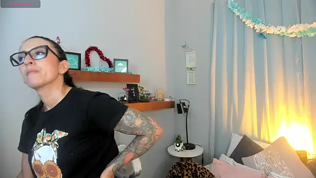 kira moon   online show from March 2026 09:17:02 PM