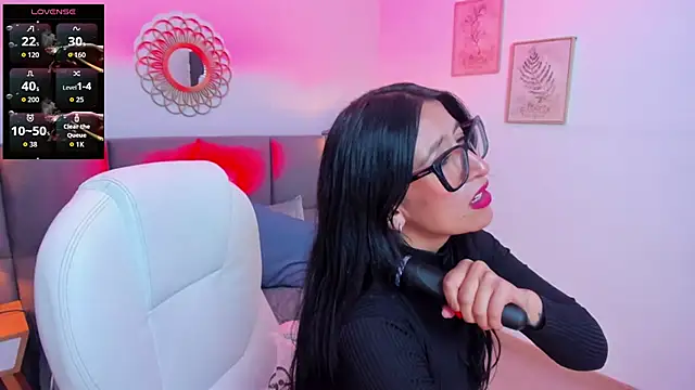 kira moon   online show from April 2026 02:57:01 PM