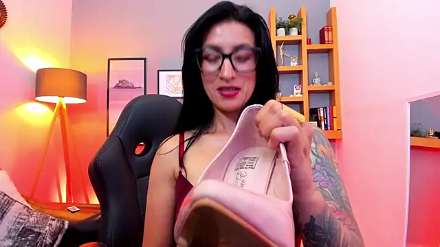 kira moon   online show from April 2026 09:39:33 PM