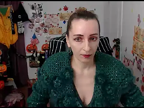 Snapshot of EvelynAngell chatting on October 2025 06:47:02 AM EvelynAngell online show from October 2025 06:47:02 AM