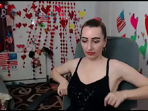 Snapshot of EvelynAngell chatting on February 2025 11:44:02 AM EvelynAngell online show from February 2025 11:44:02 AM