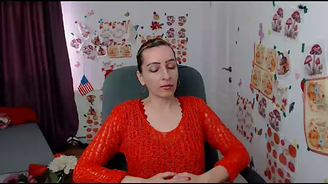 Snapshot of EvelynAngell chatting on September 2025 06:03:01 AM EvelynAngell online show from September 2025 06:03:01 AM