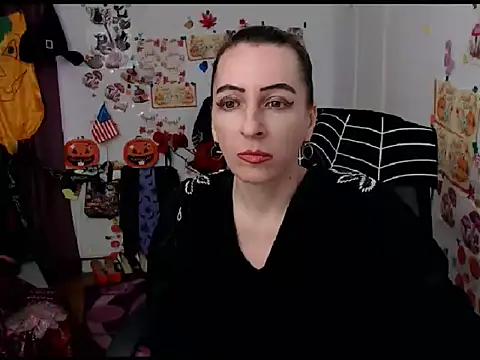 Snapshot of EvelynAngell chatting on October 2025 09:22:01 AM EvelynAngell online show from October 2025 09:22:01 AM