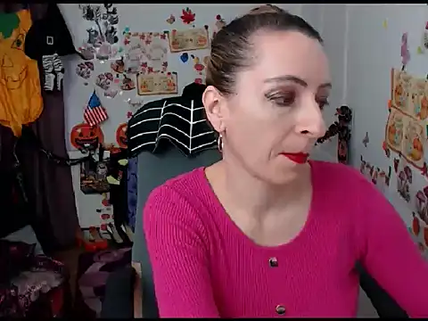 Snapshot of EvelynAngell chatting on October 2025 05:59:02 AM EvelynAngell online show from October 2025 05:59:02 AM