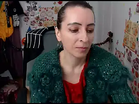 Snapshot of EvelynAngell chatting on October 2025 06:15:02 AM EvelynAngell online show from October 2025 06:15:02 AM