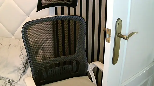 Snapshot of xxNoeliaxx chatting on December 2025 08:02:02 AM xxNoeliaxx online show from December 2025 08:02:02 AM