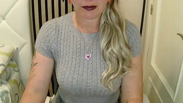 xxNoeliaxx online show from March 2026 08:32:02 AM