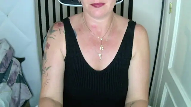 Snapshot of xxNoeliaxx chatting on October 2025 03:02:02 PM xxNoeliaxx online show from October 2025 03:02:02 PM