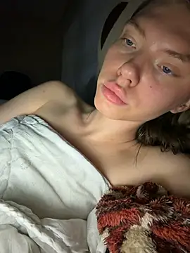 Snapshot of Lisaaa_Alisa chatting on June 2026 10:21:01 PM Lisaaa Alisa online show from June 2026 10:21:01 PM