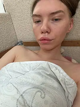 Snapshot of Lisaaa_Alisa chatting on June 2026 02:22:02 AM Lisaaa Alisa online show from June 2026 02:22:02 AM