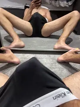 h0rnyguy001 online show from November 2025 10:37:01 PM