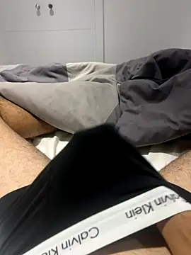 h0rnyguy001 online show from November 2025 10:02:01 PM