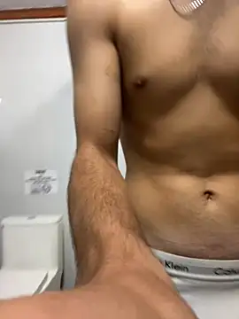 h0rnyguy001 online show from February 2026 11:01:01 AM