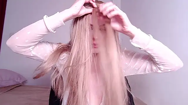 caarlywhitee online show from May 2026 12:48:01 AM