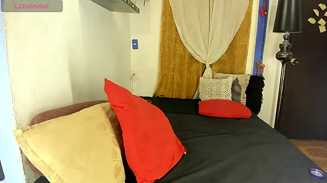 SARAMISHA online show from November 2025 02:31:02 PM