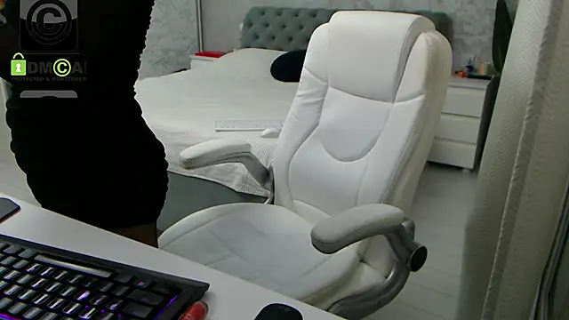 Snapshot of Ellysse_ chatting on December 2025 12:07:02 PM Ellysse online show from December 2025 12:07:02 PM