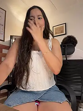 Snapshot of LittleDoll___ chatting on October 2025 09:47:01 PM LittleDoll online show from October 2025 09:47:01 PM