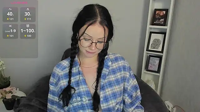 Snapshot of Lori__Hell chatting on June 2026 09:25:02 AM Lori Hell online show from June 2026 09:25:02 AM