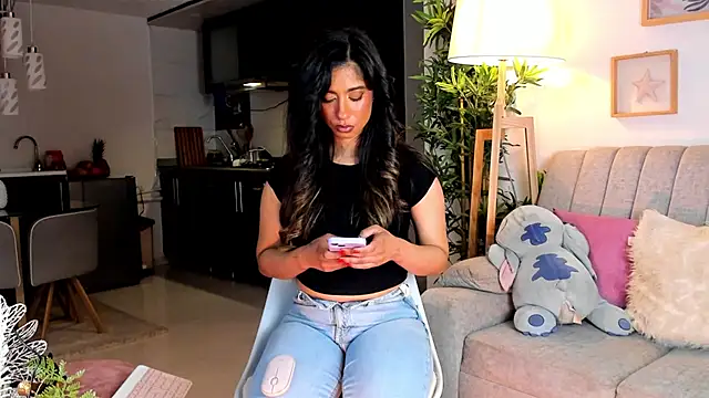 Issa cooper online show from January 2026 01:45:01 AM