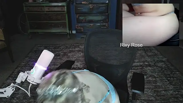 Trixyrose online show from December 2025 09:52:02 PM