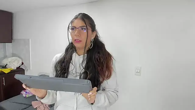 Luna Dumont online show from May 2026 11:04:01 AM