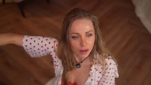 eva fashionista online show from February 2026 06:07:02 PM