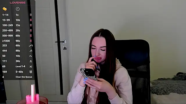 Kimmberr online show from October 2025 06:23:01 AM