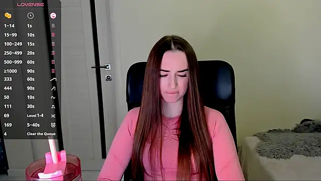 Kimmberr online show from October 2025 04:44:01 AM