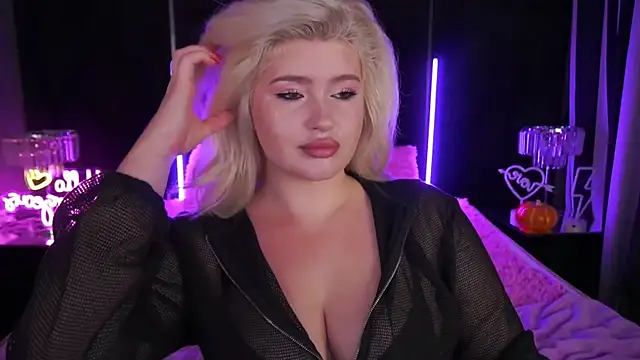 Snapshot of CocoSecretss chatting on November 2025 07:45:02 AM CocoSecretss online show from November 2025 07:45:02 AM