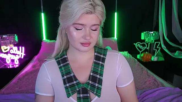 Snapshot of CocoSecretss chatting on November 2025 07:56:01 AM CocoSecretss online show from November 2025 07:56:01 AM