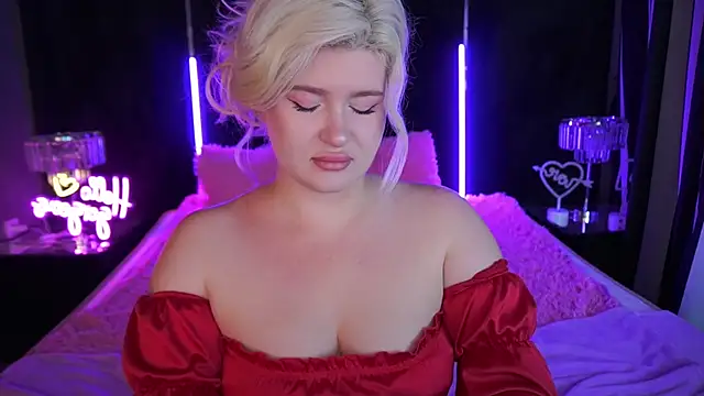 Snapshot of CocoSecretss chatting on September 2025 06:36:01 AM CocoSecretss online show from September 2025 06:36:01 AM