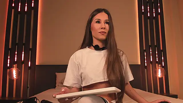 ShySara online show from April 2026 06:41:01 PM