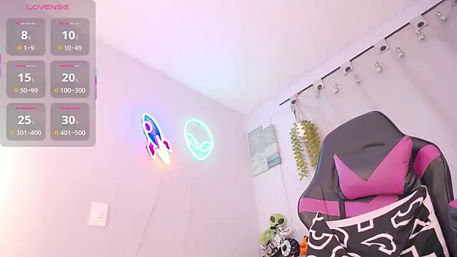 lucie nicolls online show from December 2025 08:28:02 PM