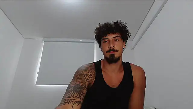 Snapshot of milkoffe chatting on February 2026 03:36:01 PM milkoffe online show from February 2026 03:36:01 PM